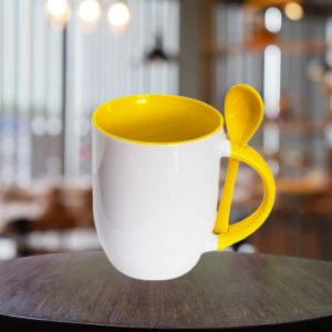 Taza con cuchara y asa de color 11oz